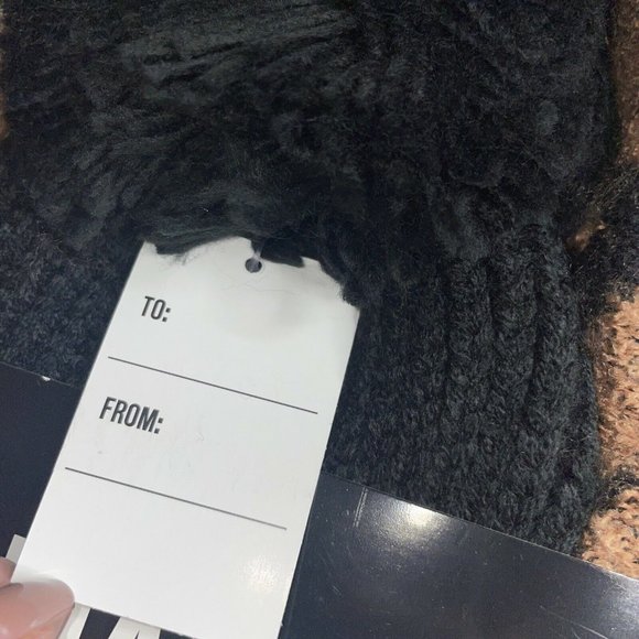 Steve Madden PomPom Beanie & Leopard Print Knit Scarf 2-Piece Set New Nwt hat gi - Picture 5 of 6